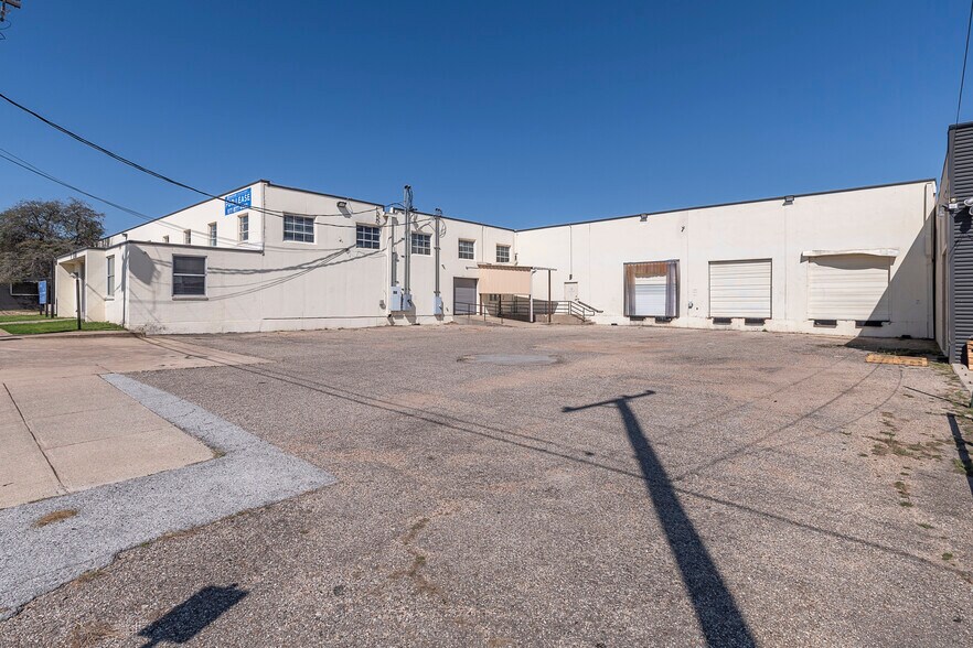 2920 Shotts St, Fort Worth, TX à louer - Photo du bâtiment - Image 2 de 24