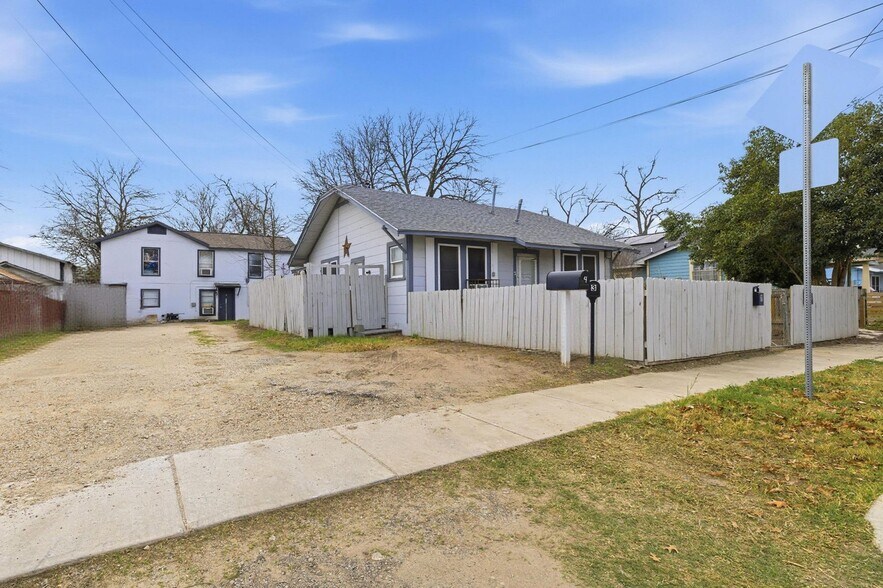 214 E Huff Ave, San Antonio, TX à vendre - Photo du bâtiment - Image 3 de 21