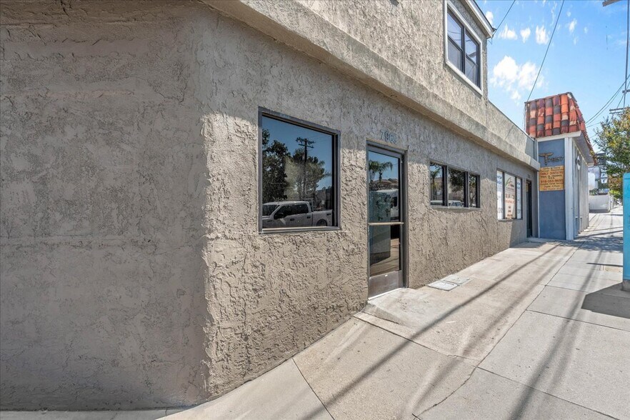 7969 Foothill Blvd, Sunland, CA à louer - Photo du bâtiment - Image 2 de 9
