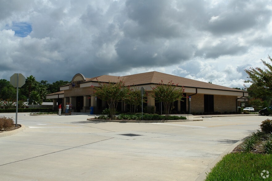 1961 S Woodland Blvd, Deland, FL for lease - Primary Photo - Image 1 of 3