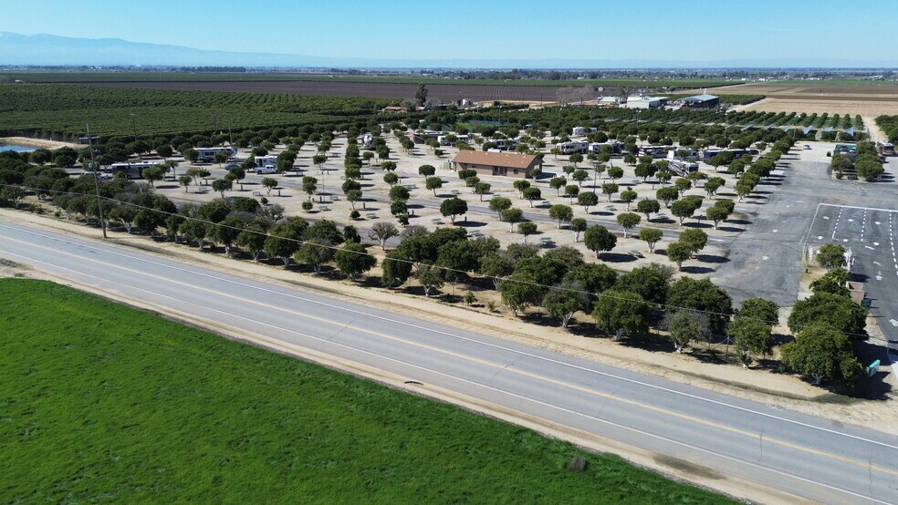 1452 S Edison Rd, Bakersfield, CA à vendre - Photo du bâtiment - Image 3 de 28