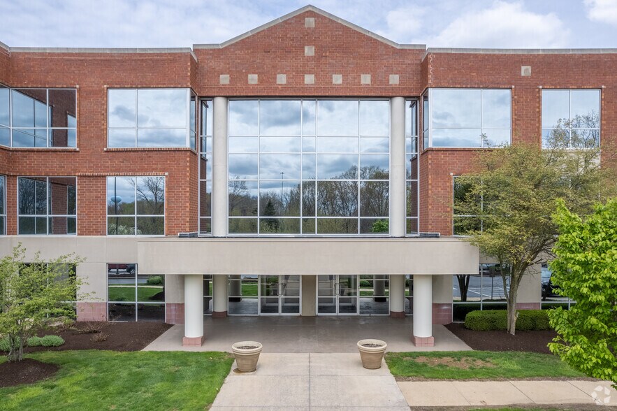 3875 Embassy Pky, Akron, OH à louer - Photo du bâtiment - Image 2 de 5