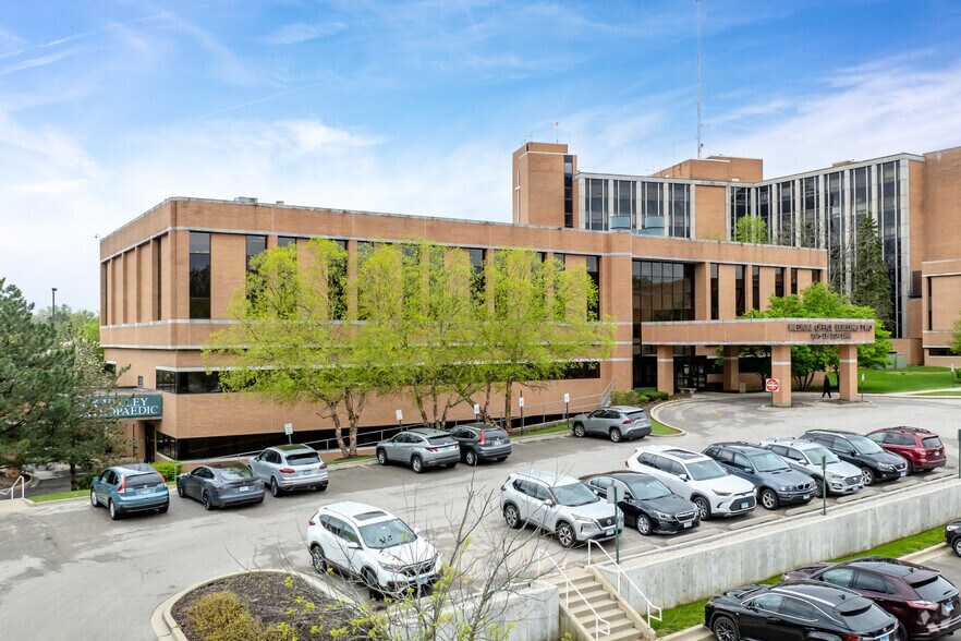 87 N Airlite St, Elgin, IL à louer - Photo du bâtiment - Image 2 de 7