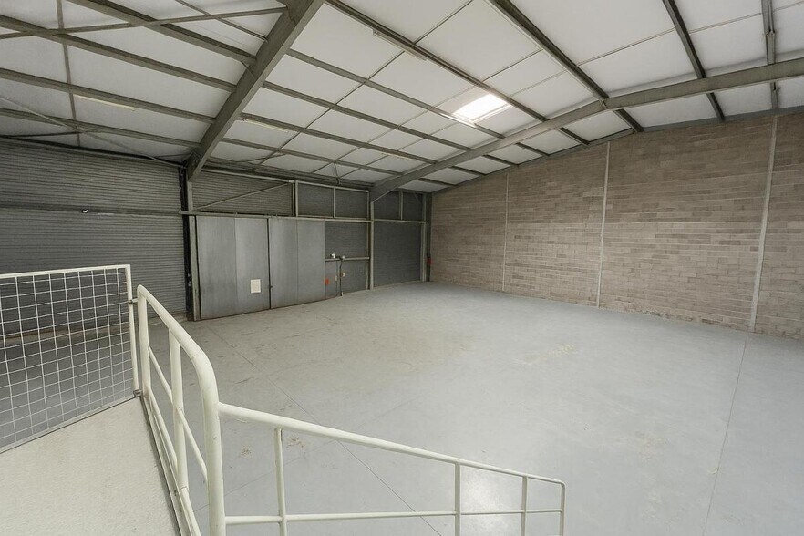 Flex in VILLENEUVE-D'ASCQ for lease - Interior Photo - Image 1 of 5