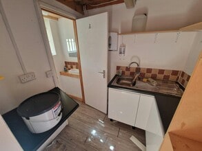 Greywell Rd, Havant for lease Interior Photo- Image 2 of 2