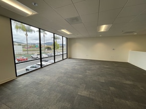 330 Rancheros Dr, San Marcos, CA à louer Photo intérieure- Image 2 de 3