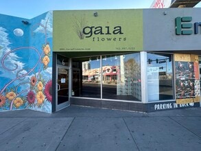 4-8 E Charleston Blvd, Las Vegas, NV à louer Photo du bâtiment- Image 2 de 8