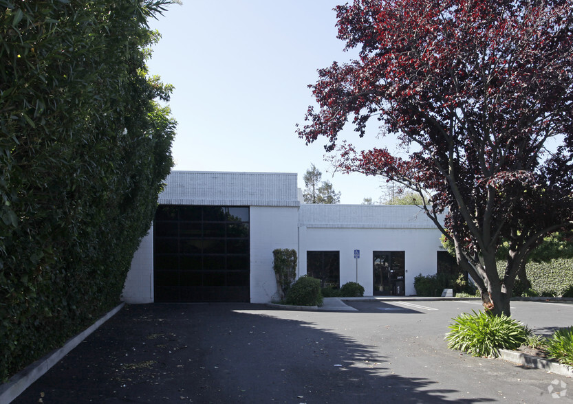 2177 Leghorn St, Mountain View, CA for lease - Building Photo - Image 2 of 6