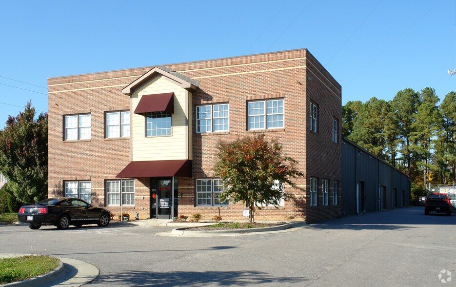 809 B Center St, Apex, NC à vendre - Photo du bâtiment - Image 2 de 4