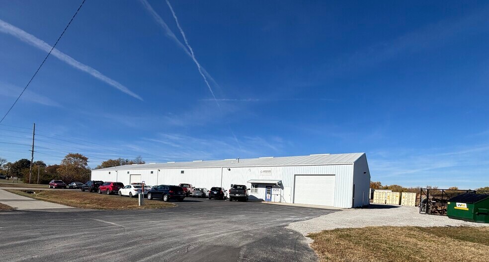 820 Hendricks Dr, Lebanon, IN à louer - Photo du bâtiment - Image 2 de 5