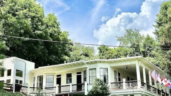 Plus de détails pour 30 Lookout Rd, Asheville, NC - Spécialité à vendre