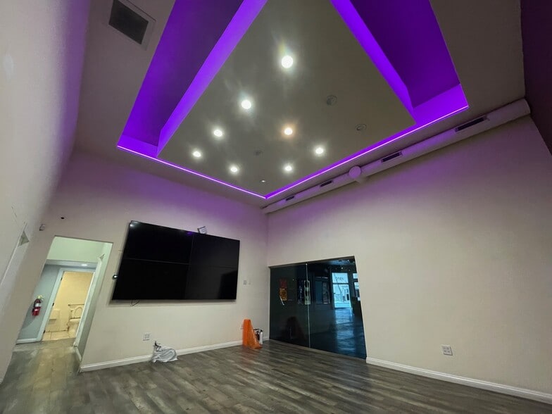 4900-4906 Lankershim Blvd, North Hollywood, CA for lease - Building Photo - Image 3 of 32