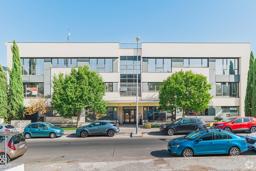 Calle Carpinteros, 6, Villaviciosa de Odón, Madrid à vendre - Photo du bâtiment - Image 3 de 4