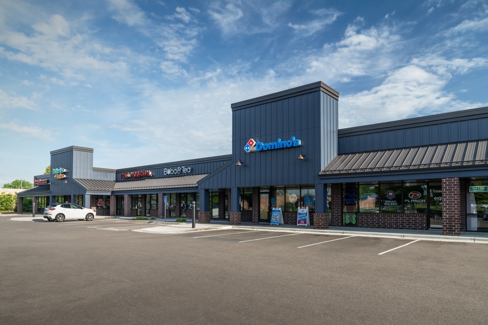 13540-13670 Weaver Lake Rd, Maple Grove, MN for lease Building Photo- Image 1 of 12