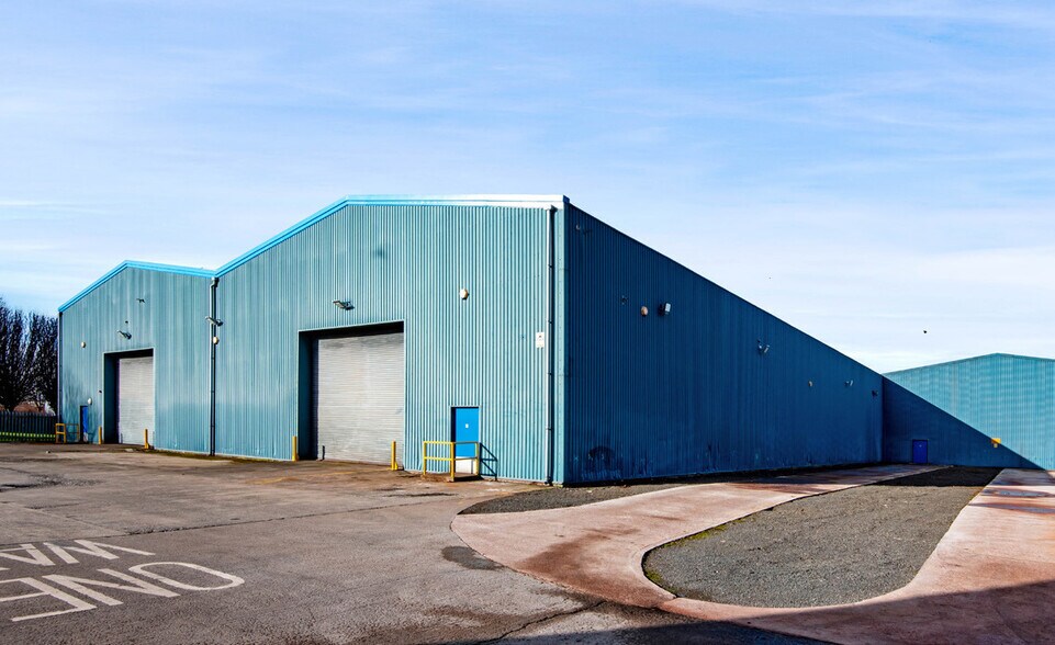 24 South Gyle Cres, Edinburgh for lease - Building Photo - Image 2 of 6