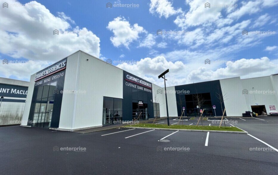 Retail in Saint-Maximin for lease - Building Photo - Image 3 of 4