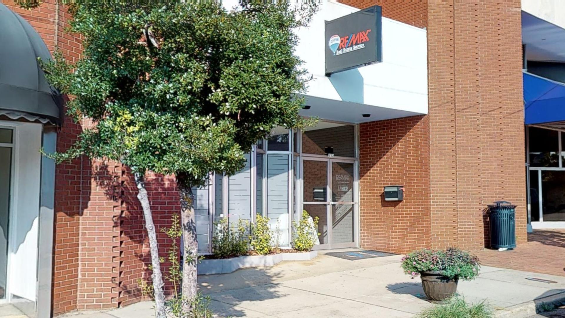 132 N Steele St, Sanford, NC à vendre Photo principale- Image 1 de 1