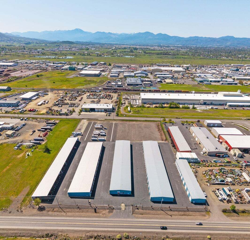 1400 Avenue G, White City, OR à vendre Photo du bâtiment- Image 1 de 57