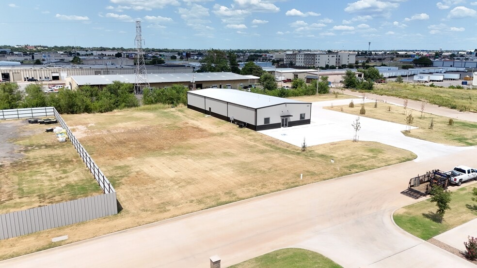 4901 Bishop Dr, Oklahoma City, OK à vendre - Photo du bâtiment - Image 2 de 5