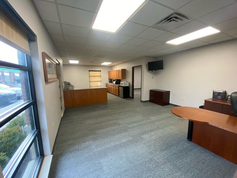 702 Trafalgar Pointe Pl, Trafalgar, IN à louer - Photo intérieure - Image 2 de 13