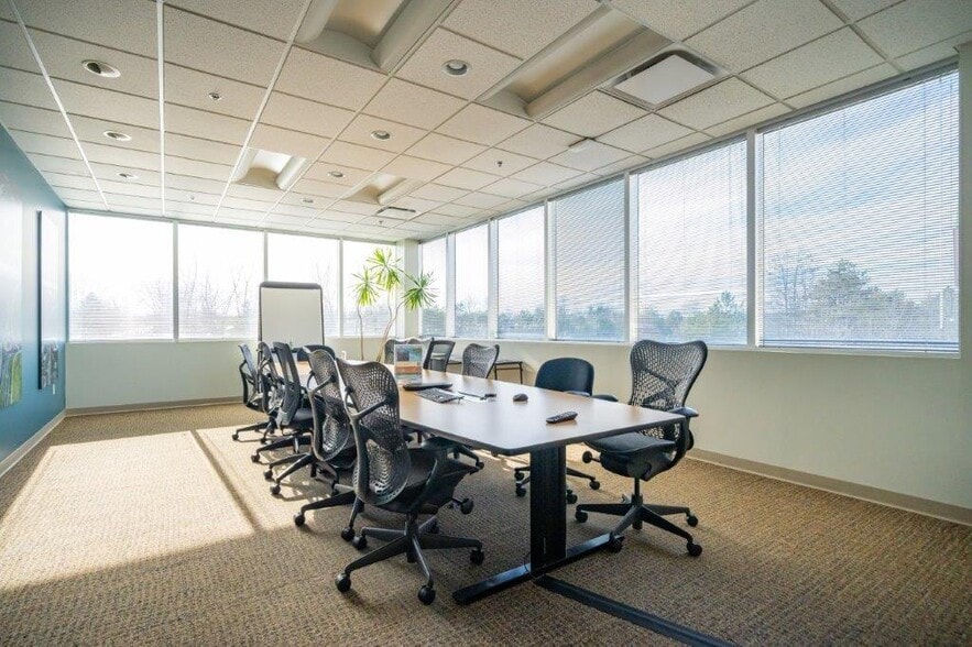 2221 Schrock Rd, Columbus, OH for sale - Building Photo - Image 3 of 17