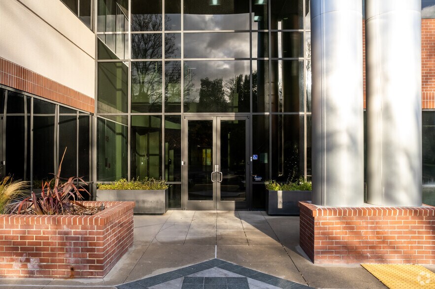 7180 Koll Center Pky, Pleasanton, CA à louer - Photo du bâtiment - Image 3 de 6