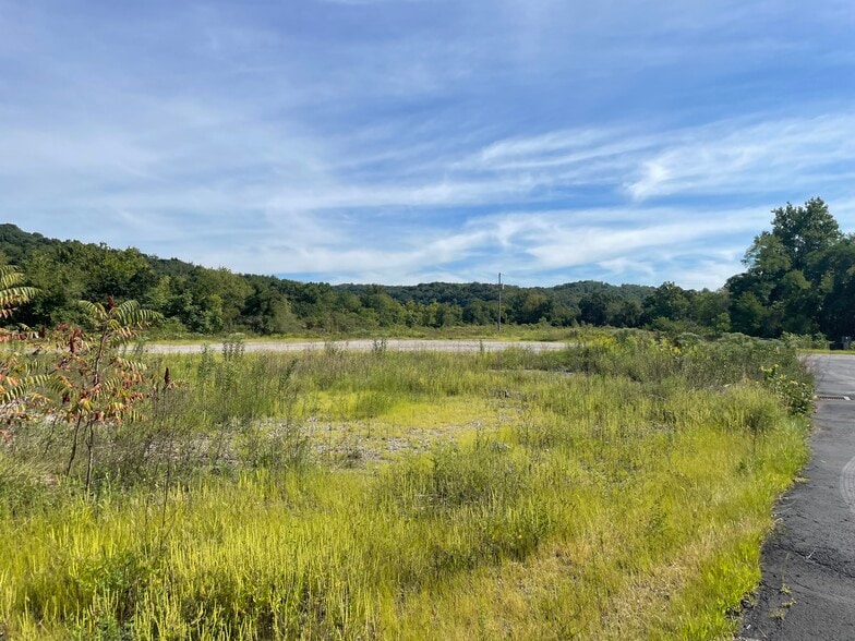 1630 Midland Beaver Rd, Industry, PA for sale - Building Photo - Image 2 of 2