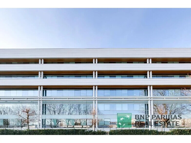 Bureau dans Colombes à louer - Photo du bâtiment - Image 2 de 2