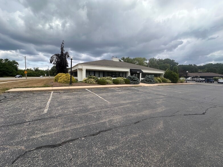 1621 44th St SW, Grand Rapids, MI for sale - Building Photo - Image 2 of 37