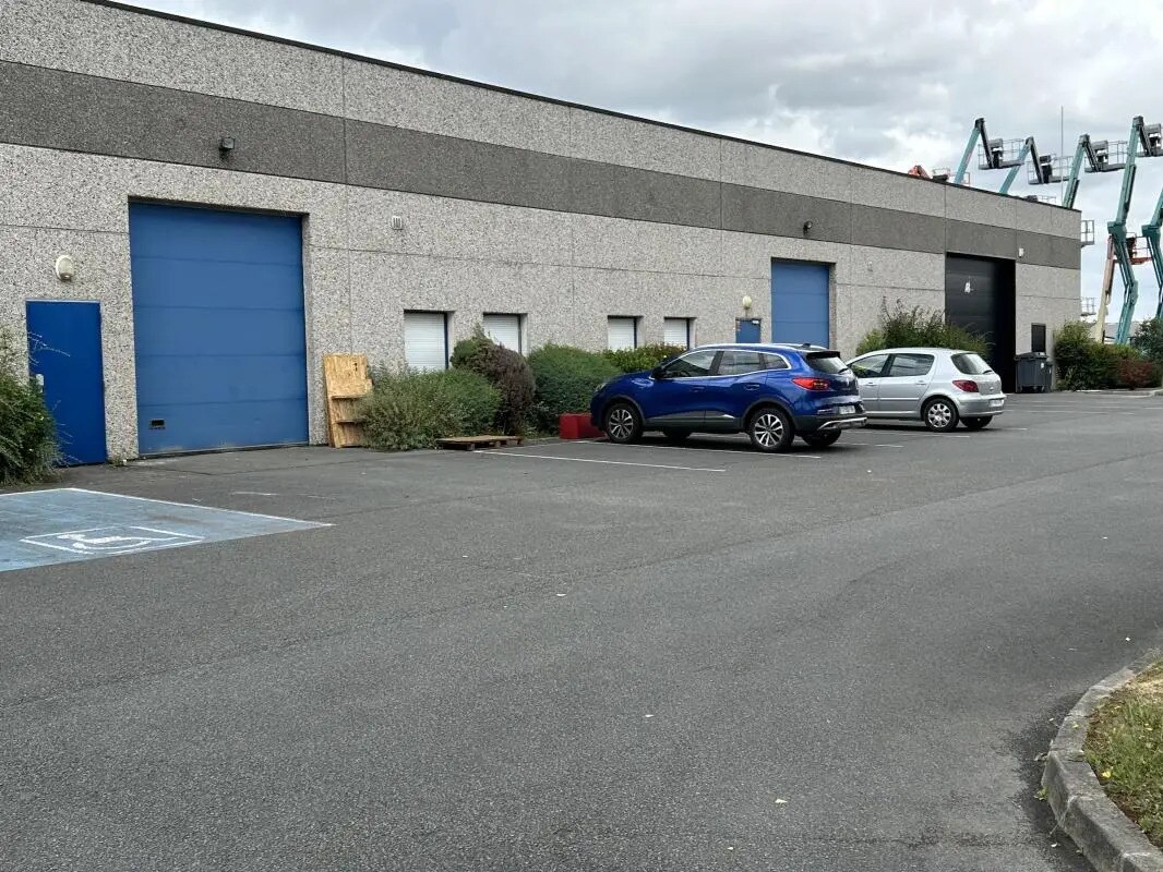 Office in Seclin for lease Building Photo- Image 1 of 5