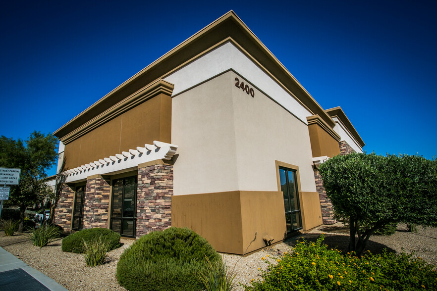 2400 W Horizon Ridge Pky, Henderson, NV à vendre - Photo du bâtiment - Image 1 de 1