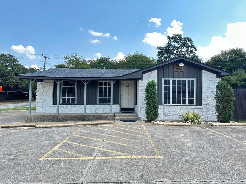 1220 Brown Trl, Bedford, TX for lease - Building Photo - Image 1 of 6