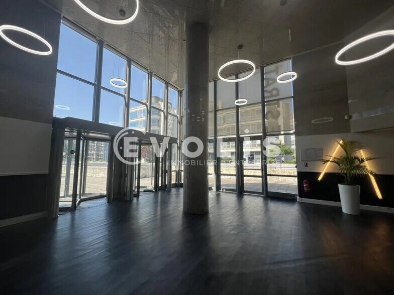 Office in Noisy-le-Grand for lease - Lobby - Image 2 of 24