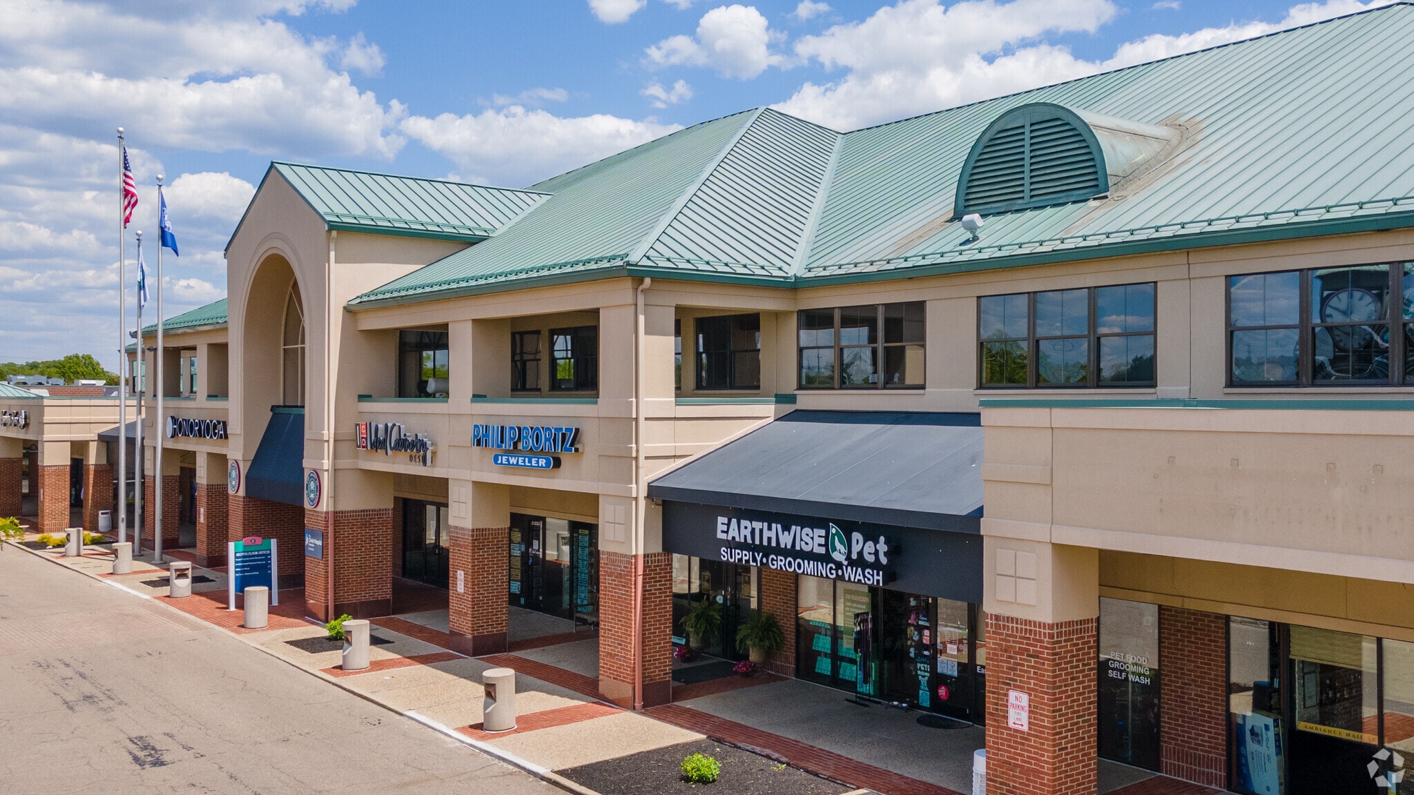 11294-11390 Montgomery Rd, Cincinnati, OH for lease Primary Photo- Image 1 of 2