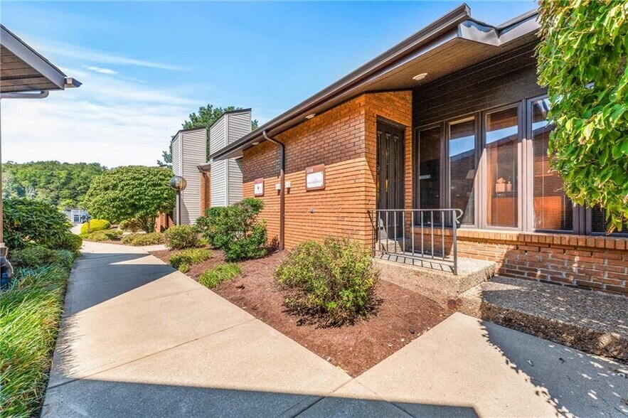 2006-2007 Kinvara Dr, Pittsburgh, PA à vendre - Photo du bâtiment - Image 2 de 6