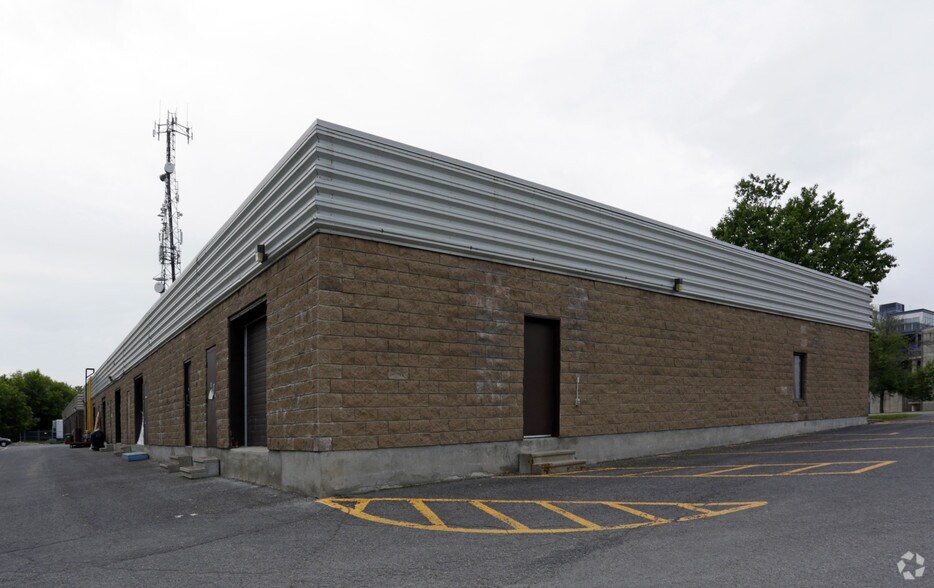 195-215 Menten Pl, Ottawa, ON à louer - Photo du bâtiment - Image 2 de 3