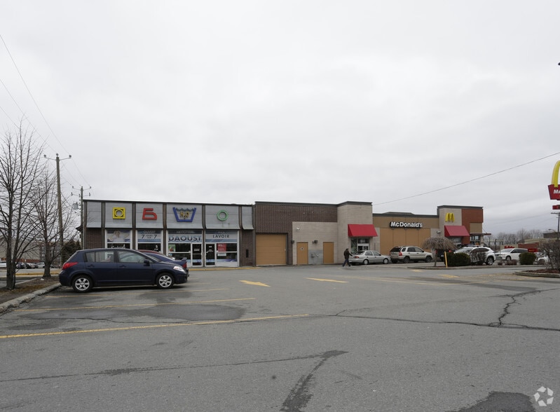2600 Rue Victoria, Montréal, QC à louer - Photo du bâtiment - Image 3 de 3