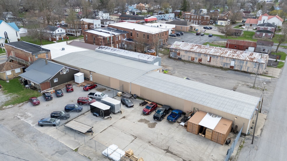 129 N Main St, Wolcottville, IN à louer - Photo du bâtiment - Image 2 de 14