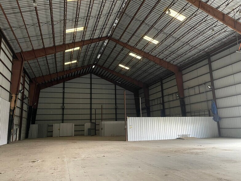 9092 Green Rd, Converse, TX à louer - Photo du bâtiment - Image 3 de 8