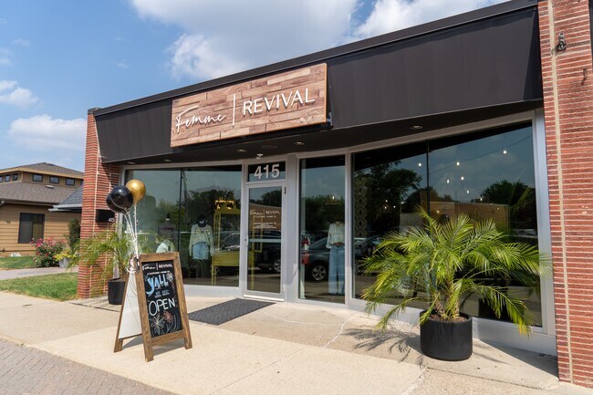More details for 411-415 5th St, West Des Moines, IA - Retail for Lease