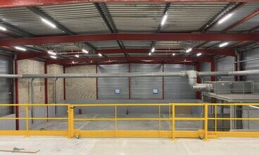 Flex in Orly for lease Interior Photo- Image 2 of 2