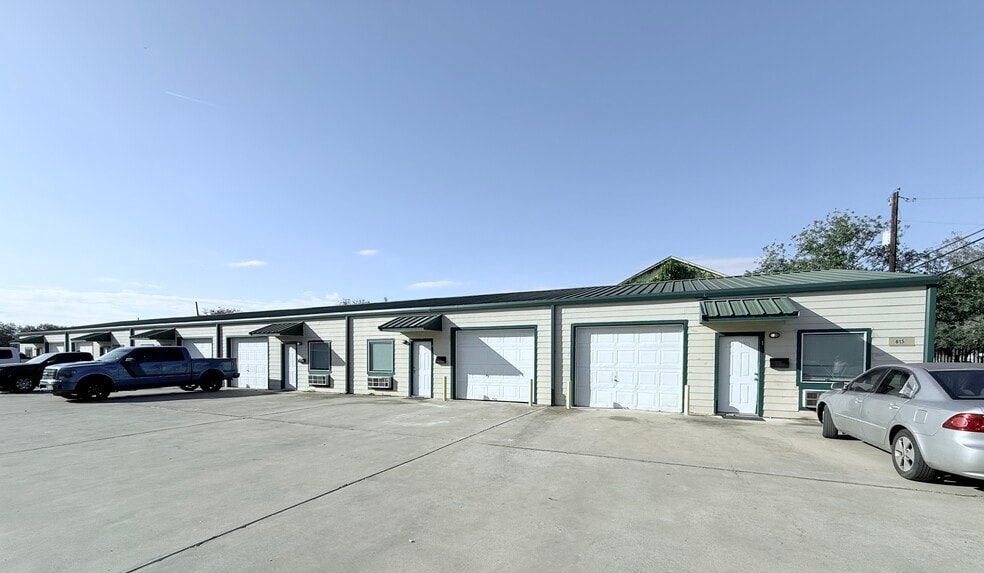 815 Saint Peter St, Gonzales, TX for sale - Building Photo - Image 3 of 9