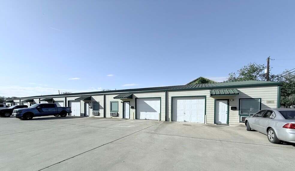 815 Saint Peter St, Gonzales, TX à vendre - Photo du bâtiment - Image 3 de 9