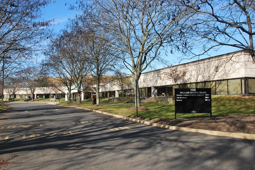 100 Willowbrook Rd, Freehold, NJ à louer - Photo principale - Image 1 de 18