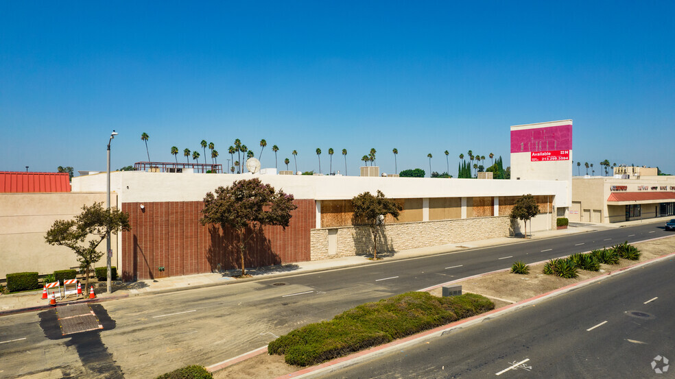 10001 Paramount Blvd, Downey, CA for lease - Building Photo - Image 2 of 13