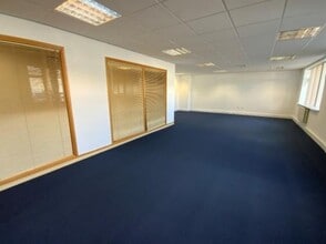 Royd Ings Ave, Keighley for lease Interior Photo- Image 1 of 1