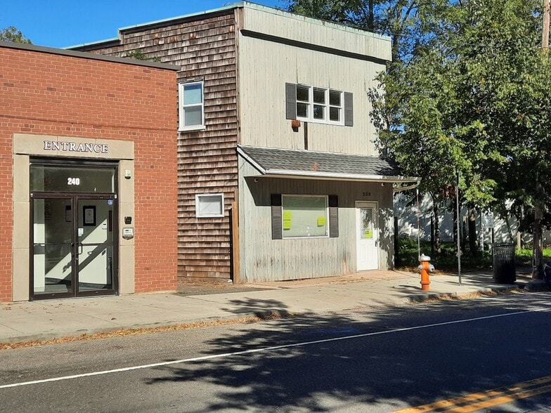 230 W Main St, Riverhead, NY for sale - Building Photo - Image 2 of 5