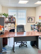 19 Kensington Ln, Rocky Hill, CT for lease Interior Photo- Image 2 of 7