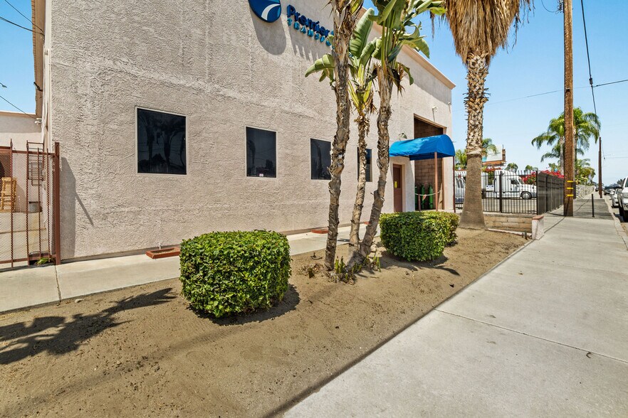 484 E Redlands Blvd, San Bernardino, CA à vendre - Photo du bâtiment - Image 3 de 30