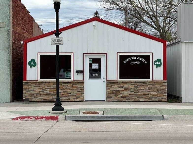 213 S 4th St, Oneill, NE for sale - Primary Photo - Image 1 of 11